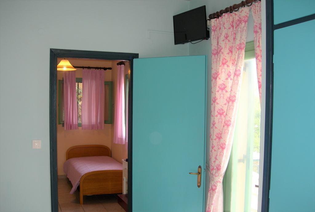 Villa Karmar Hotel Apartments Dassiá Eksteriør bilde