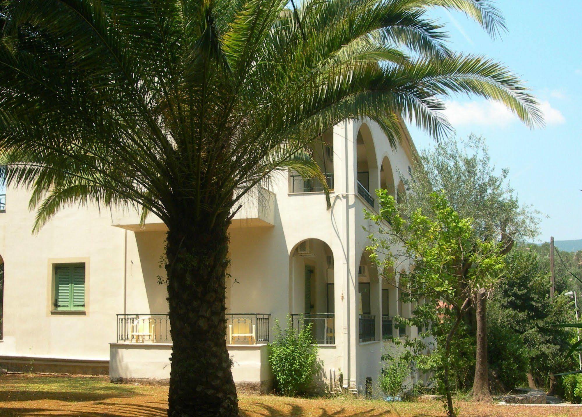 Villa Karmar Hotel Apartments Dassiá Eksteriør bilde