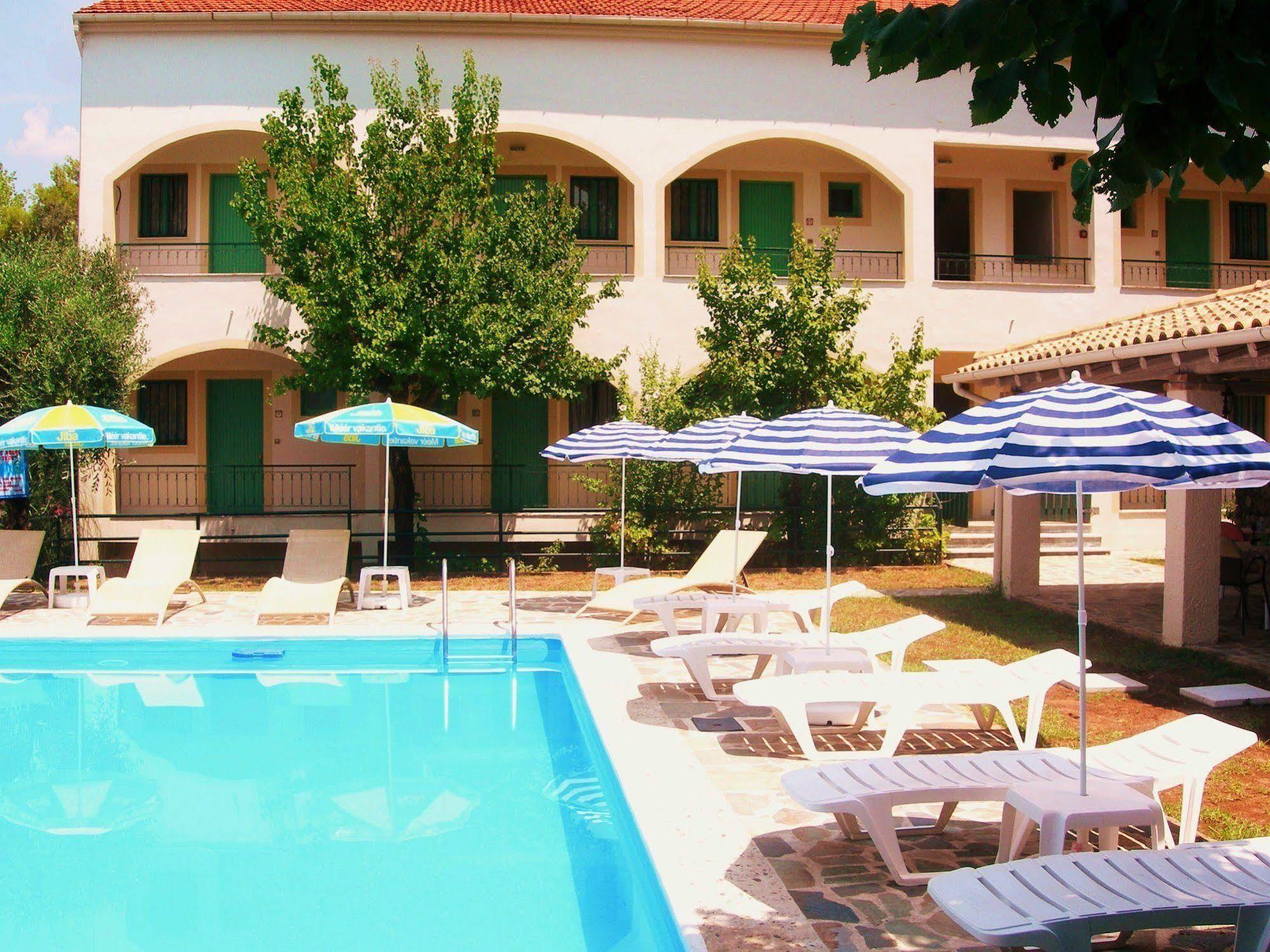 Villa Karmar Hotel Apartments Dassiá Eksteriør bilde